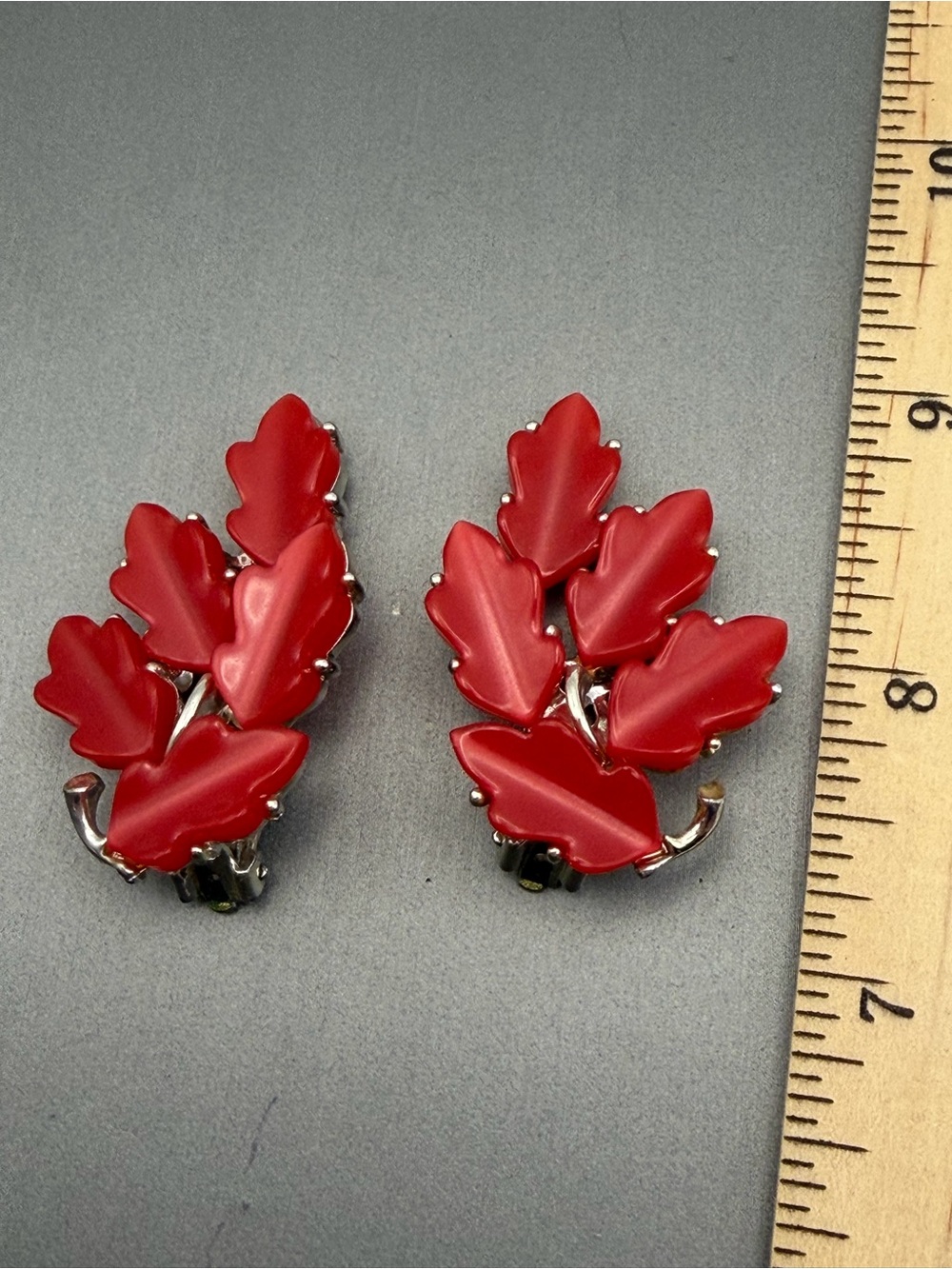 Lisner Red Leaf Cluster Thermoset Clip-On Earrings Vintage 2” - Picture 10 of 10
